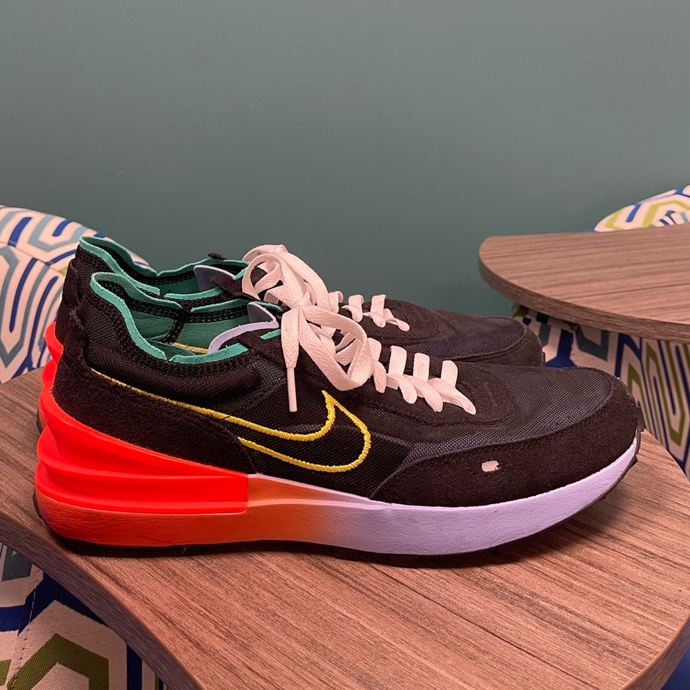 NIKE Waffle One (Mens 11.5/ Womens 13)